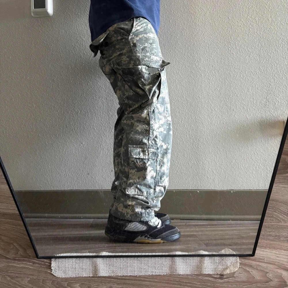 Vintage Y2K/2000s Military Camo Streetwear Cargo Pants! 29x29